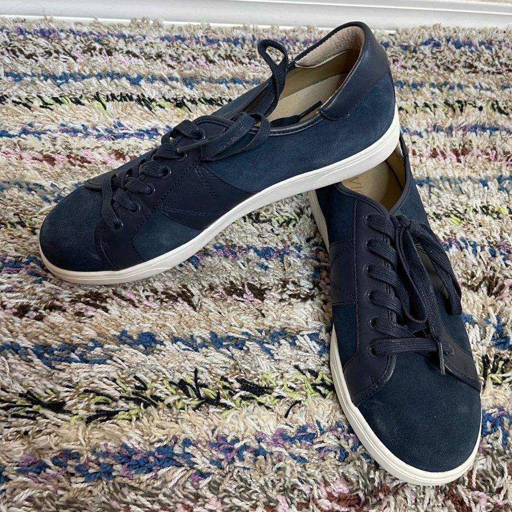 Vionic‎ men’s suede Jerome sneakers